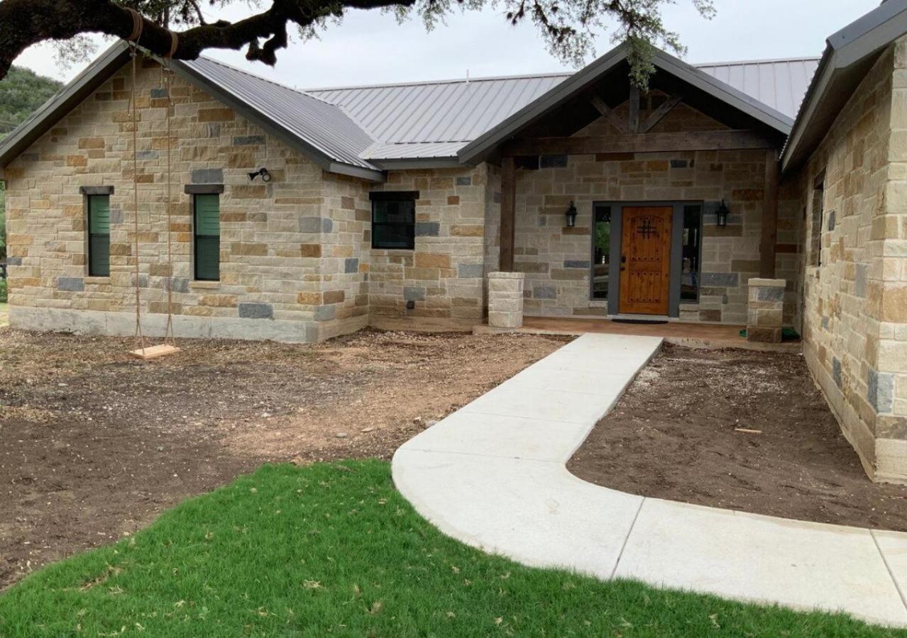 Heartstone Lodge Concan Exterior photo
