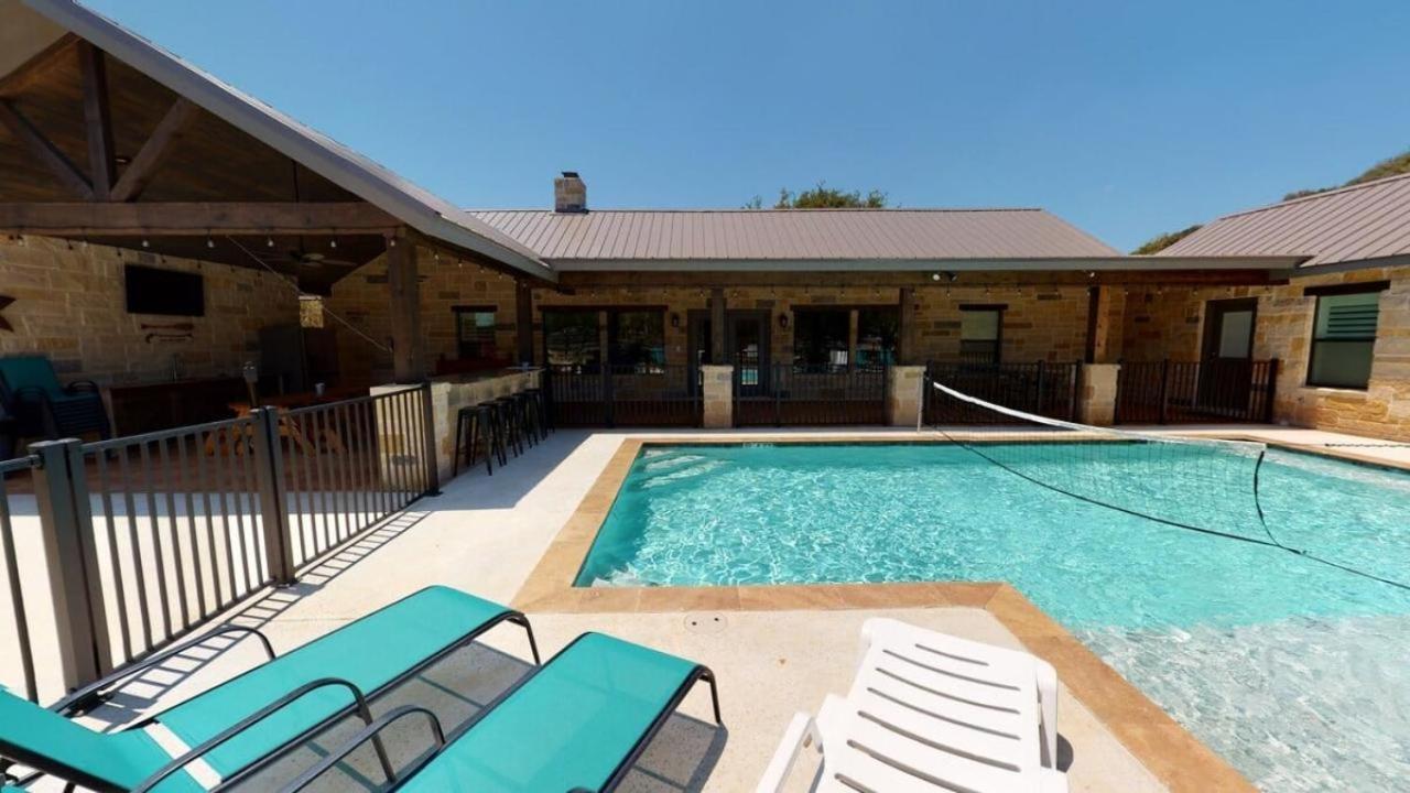 Heartstone Lodge Concan Exterior photo