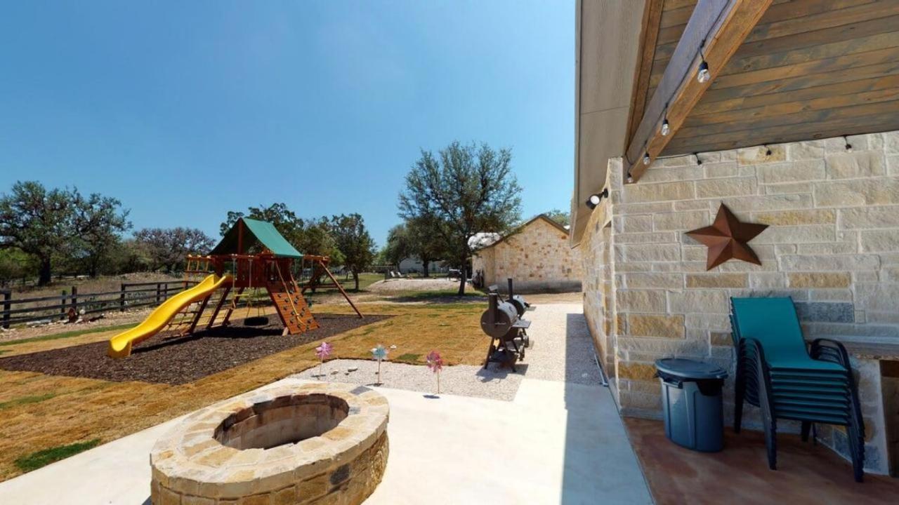 Heartstone Lodge Concan Exterior photo