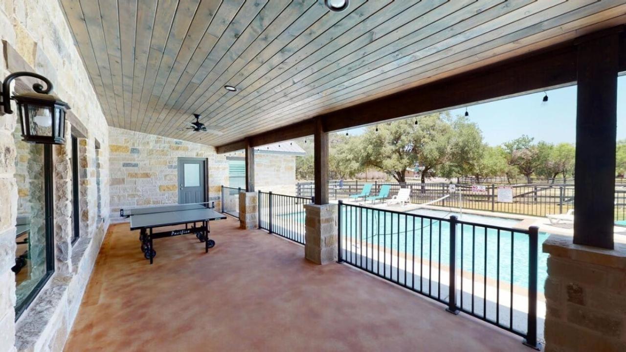 Heartstone Lodge Concan Exterior photo