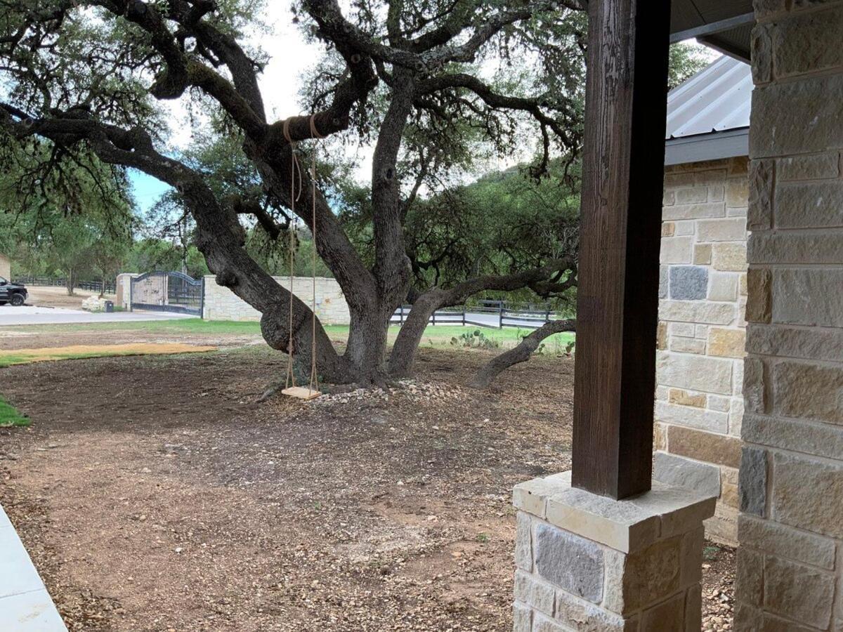 Heartstone Lodge Concan Exterior photo